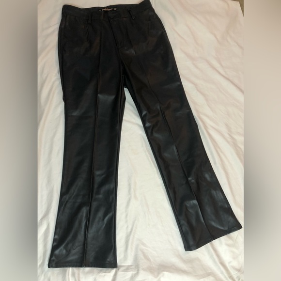 DOLLHOUSE HIGH RISE FLARE VEGAN LEATHER PANTS SIZE: 14w - Picture 5 of 10